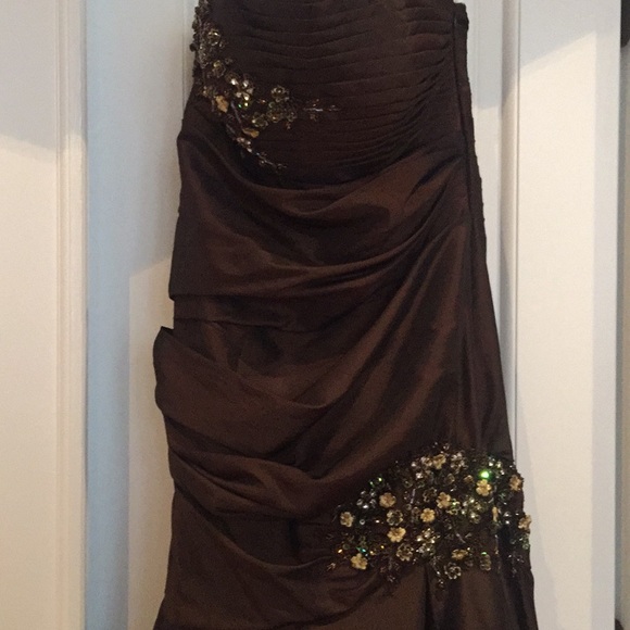 Terani Couture Gown gorgeous brown with beading - Picture 2 of 3